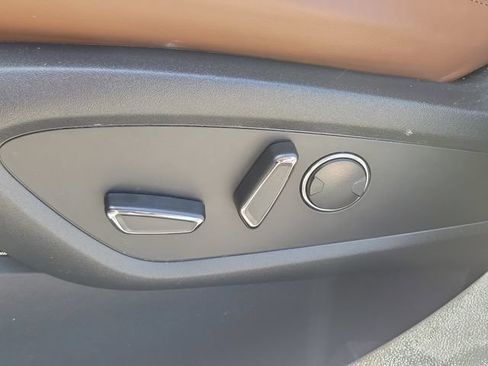 Used 2023 Lincoln Nautilus Reserve FWD image 11