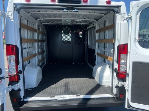 Used 2025 RAM ProMaster 2500 w/ U-Haul Equipment Group FWD image 28
