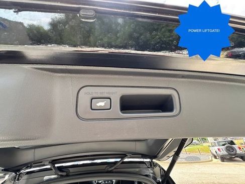 Used 2025 Honda Pilot Black Edition image 32