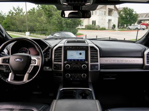 Used 2019 Ford F250 Platinum w/ Platinum Ultimate Package AWD/4WD image 10