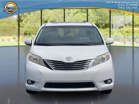 Used 2014 Toyota Sienna XLE w/ XLE Premium Package FWD image 28