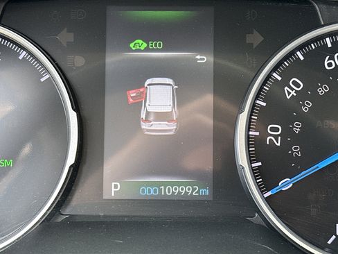 Used 2022 Toyota RAV4 XLE Premium AWD/4WD image 22