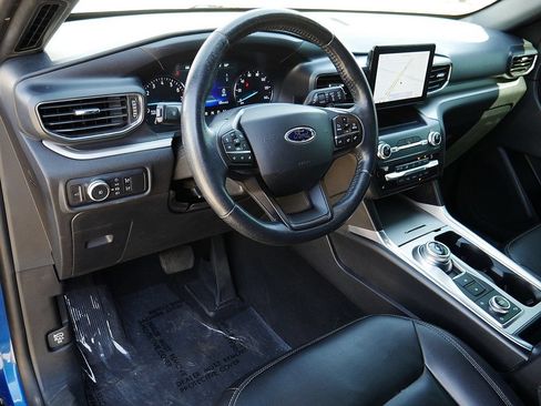Used 2020 Ford Explorer XLT w/ Equipment Group 202A AWD/4WD image 12