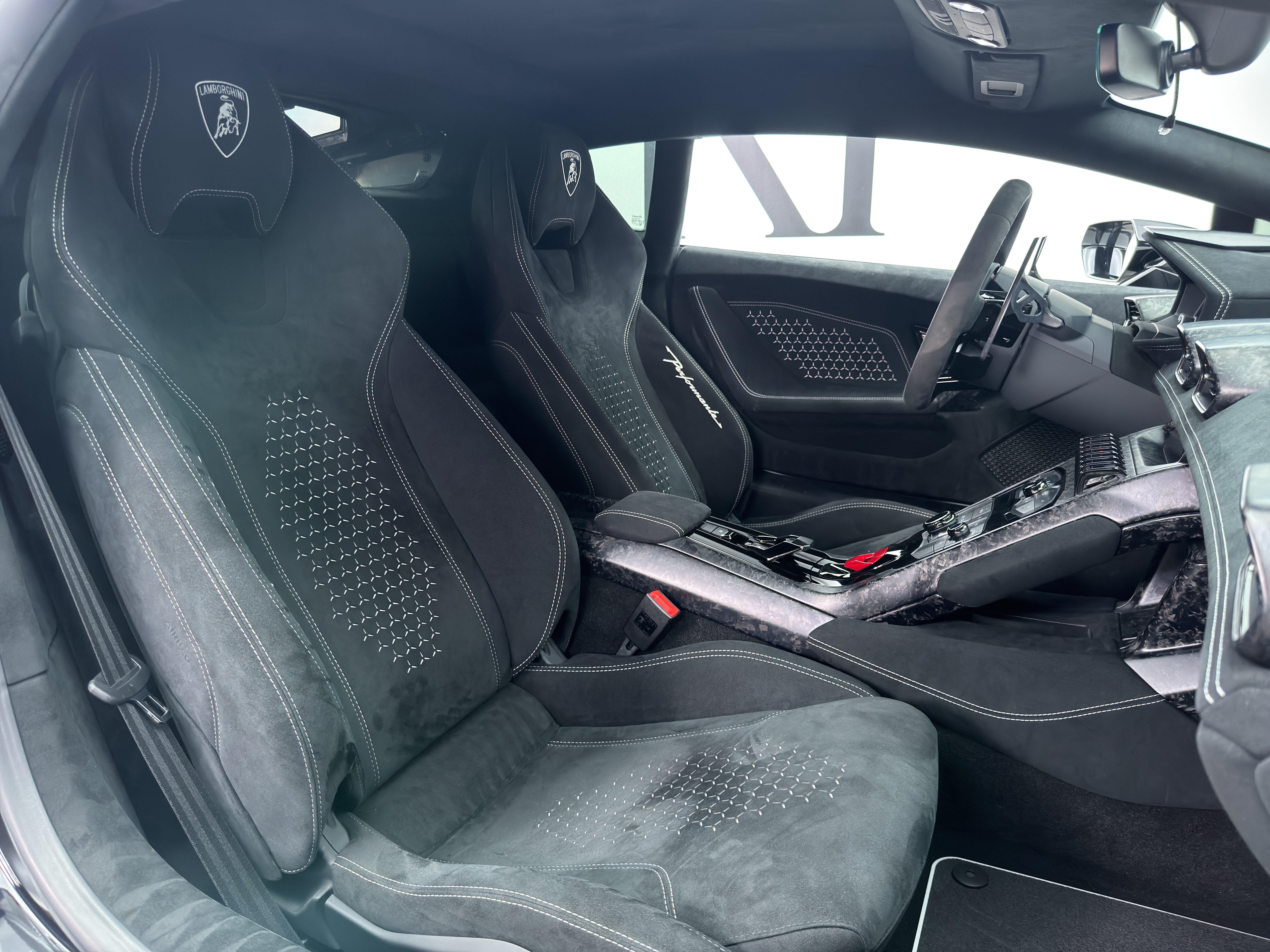 Used 2018 Lamborghini Huracan Performante AWD/4WD image 17