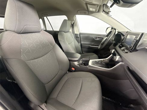 Used 2022 Toyota RAV4 XLE image 39