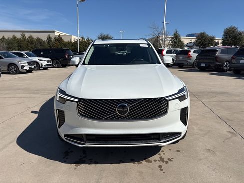 Certified 2025 Volvo XC90 B6 Plus image 2