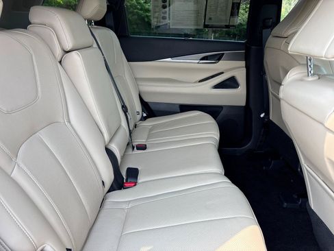 Used 2025 INFINITI QX60 Luxe w/ Lighting Package (N94) FWD image 38
