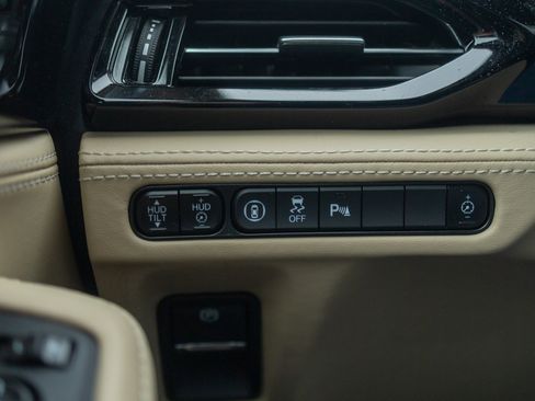 Used 2023 Acura MDX SH-AWD w/ Advance Package image 35