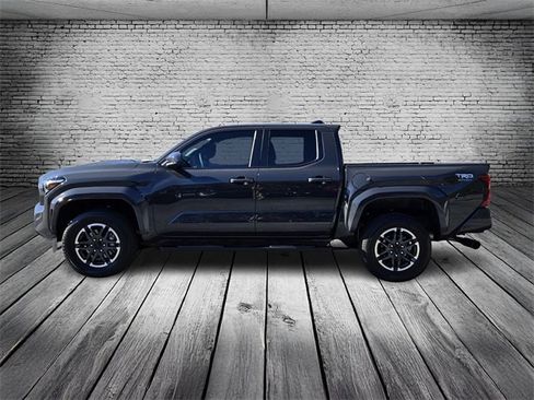 Used 2025 Toyota Tacoma TRD Sport image 2