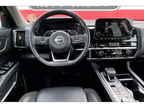 Used 2025 Nissan Pathfinder SL AWD/4WD image 6