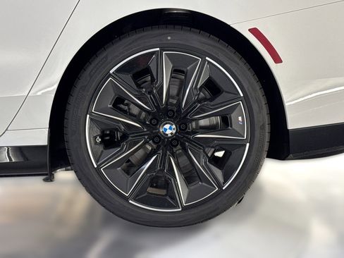 Used 2026 BMW i7 xDrive60 w/ M Sport Package RWD image 12