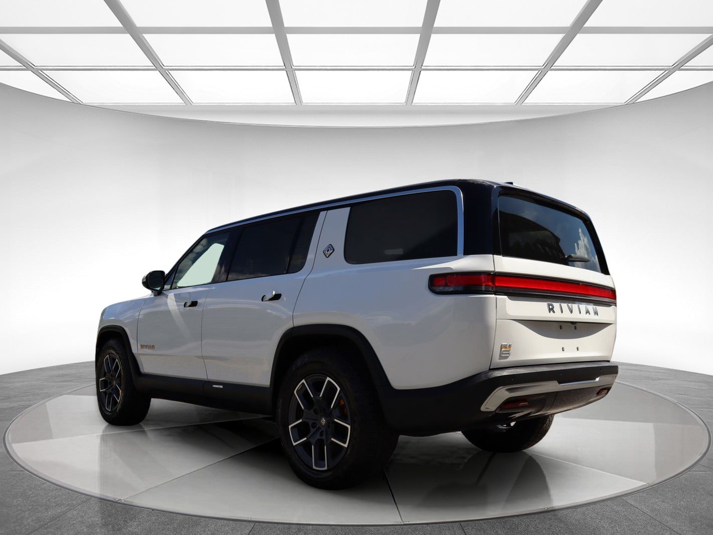 Used 2024 Rivian R1S Adventure Quad AWD/4WD image 8