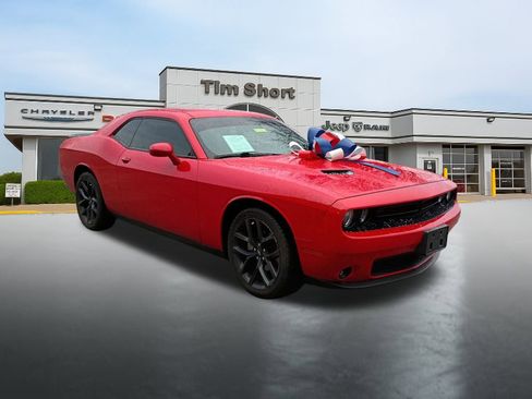 Used 2021 Dodge Challenger SXT w/ Blacktop Package image 7
