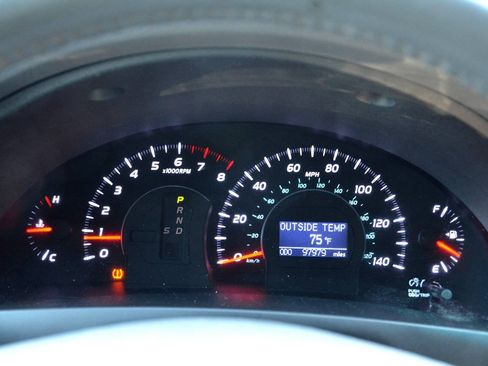 Used 2011 Toyota Camry XLE w/ XLE Extra-Value Pkg #2 FWD image 14