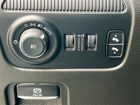 Used 2024 Jeep Wagoneer Series II w/ Flexible Seating Group image 10