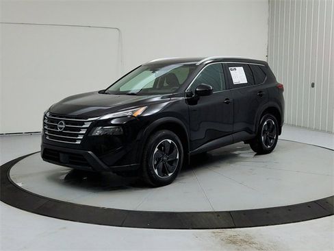 Used 2024 Nissan Rogue SV w/ SV Premium Package image 3