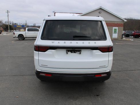 Used 2022 Jeep Wagoneer Series III w/ Premium Group I image 4
