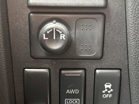 Used 2013 Nissan Rogue S AWD/4WD image 23