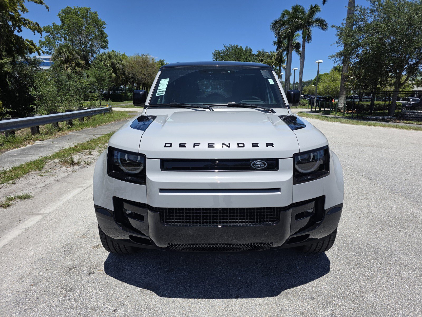 Used 2026 Land Rover Defender 130 X-Dynamic SE AWD/4WD image 8