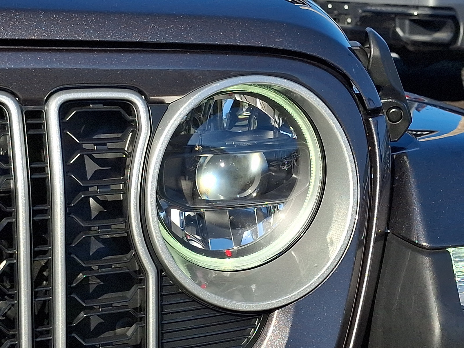 Used 2025 Jeep Wrangler Unlimited Sahara AWD/4WD image 9
