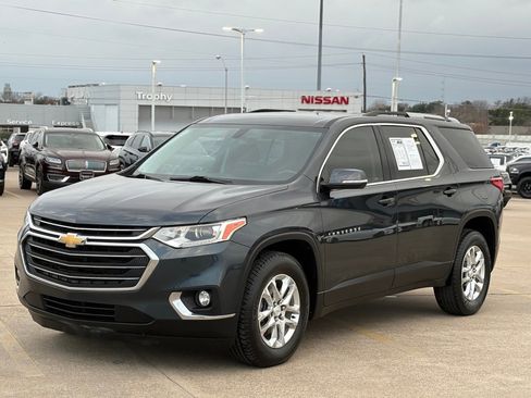 Used 2018 Chevrolet Traverse LT image 3