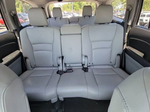 Used 2019 Honda Pilot Touring image 5