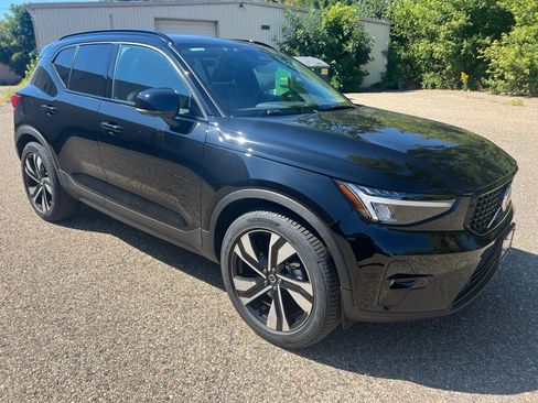 Used 2023 Volvo XC40 B5 Ultimate w/ Protection Package Premier AWD/4WD image 4