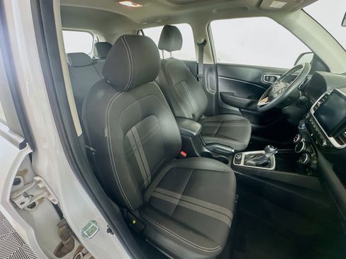 Used 2025 Hyundai Venue SEL FWD image 30