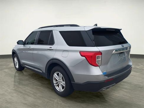 Used 2023 Ford Explorer XLT w/ Equipment Group 202A image 3
