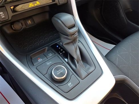 Used 2025 Toyota RAV4 XLE image 17