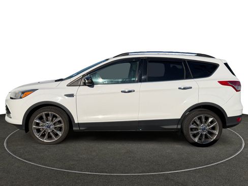 Used 2016 Ford Escape SE w/ SE Chrome Package image 2