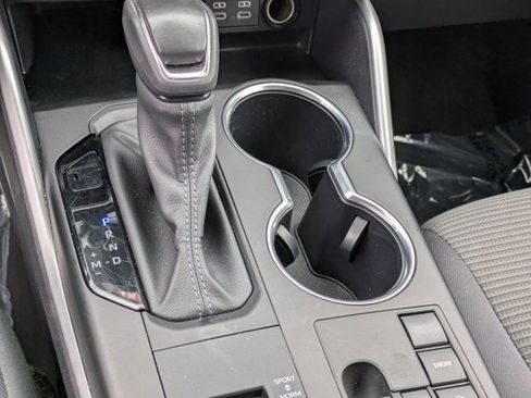 Used 2024 Toyota Highlander LE image 16