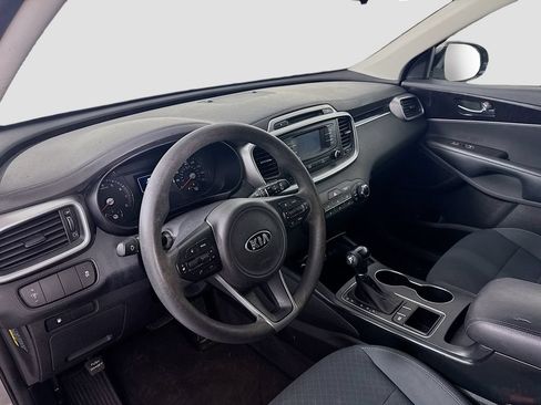 Used 2017 Kia Sorento FWD image 9