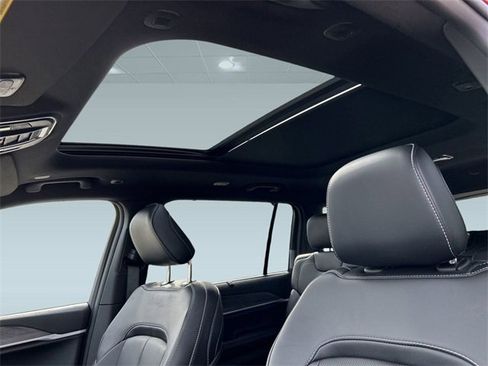 New 2025 Jeep Grand Cherokee L Limited w/ Luxury Tech Group II image 13