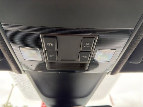 Used 2022 Volkswagen Tiguan SE R-Line image 30