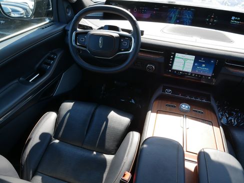Used 2025 Lincoln Navigator L Black Label image 9
