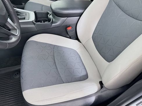Used 2022 Toyota RAV4 XLE w/ XLE Grade Weather Package AWD/4WD image 21