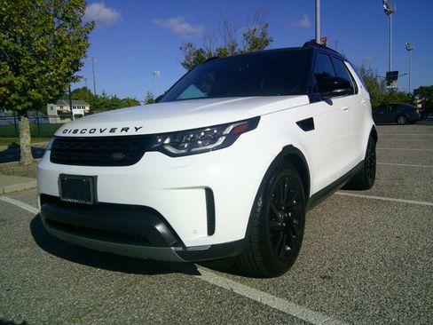 Used 2018 Land Rover Discovery HSE image 11