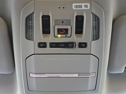 Used 2021 Toyota Highlander XLE FWD image 34