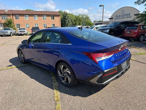 Used 2025 Hyundai Elantra Limited FWD image 7