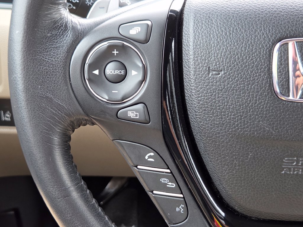 Certified 2018 Honda Pilot Touring image 18