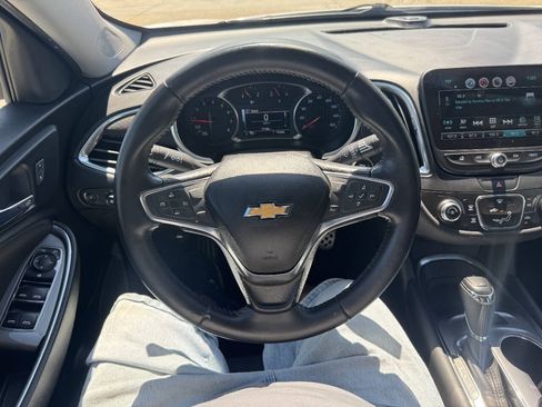 Used 2017 Chevrolet Malibu LT FWD image 21