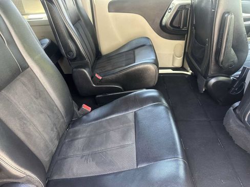 Used 2019 Dodge Grand Caravan SXT FWD image 17