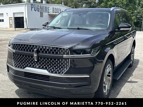 New 2026 Lincoln Navigator Reserve AWD/4WD image 3