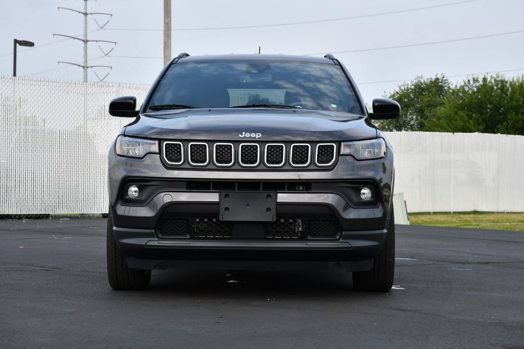 Used 2023 Jeep Compass Latitude AWD/4WD image 2