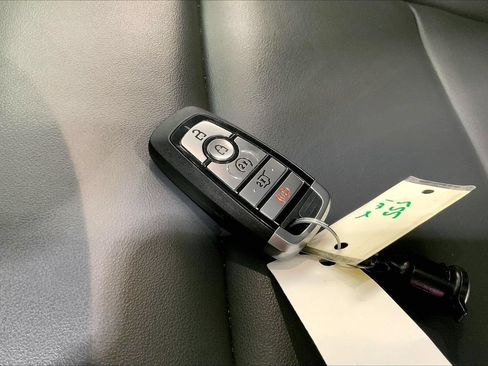Used 2025 Ford Explorer Active w/ Active Comfort Package RWD image 11