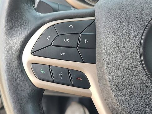 Certified 2018 Jeep Cherokee Limited w/ Technology Group image 26