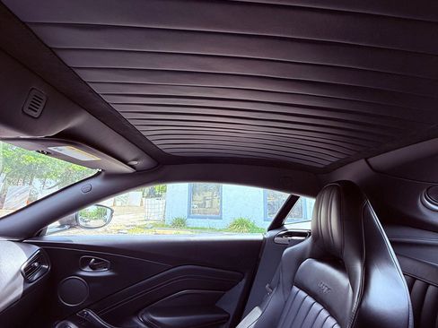 Used 2021 Aston Martin V8 Vantage Coupe image 40