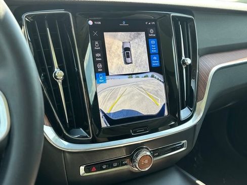 Certified 2025 Volvo V60 B5 Cross Country Plus AWD/4WD image 24