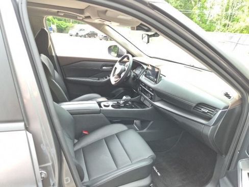 Used 2023 Nissan Rogue SV w/ SV Premium B Package AWD/4WD image 12